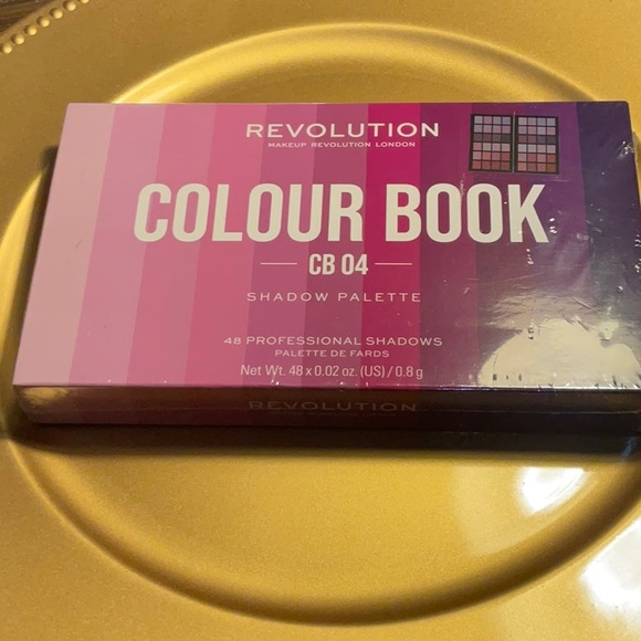 REVOLUTION MAKEUP REVELATION LONDON COLOR BOOK - Picture 1 of 1